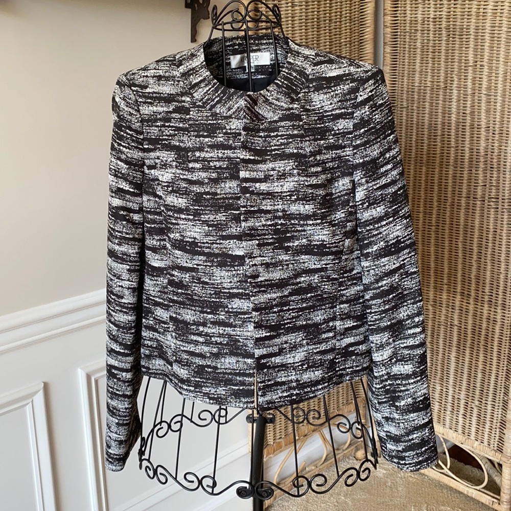 Open front cropped structured blazer